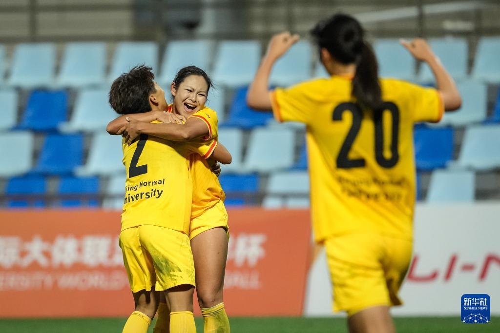 新华社记者, 法兰西综合