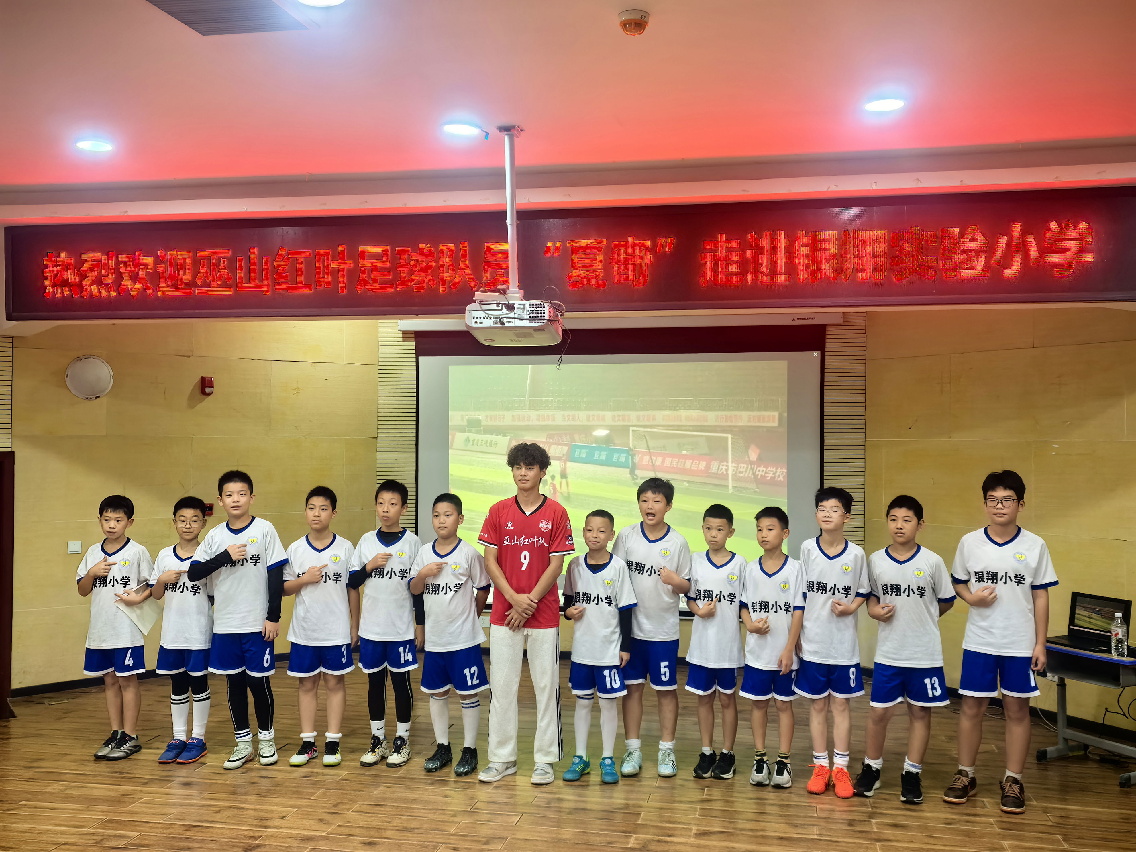 分享了自己, 热烈的掌声, OEJxB 分享了自己, 热烈的掌声, OEJxB